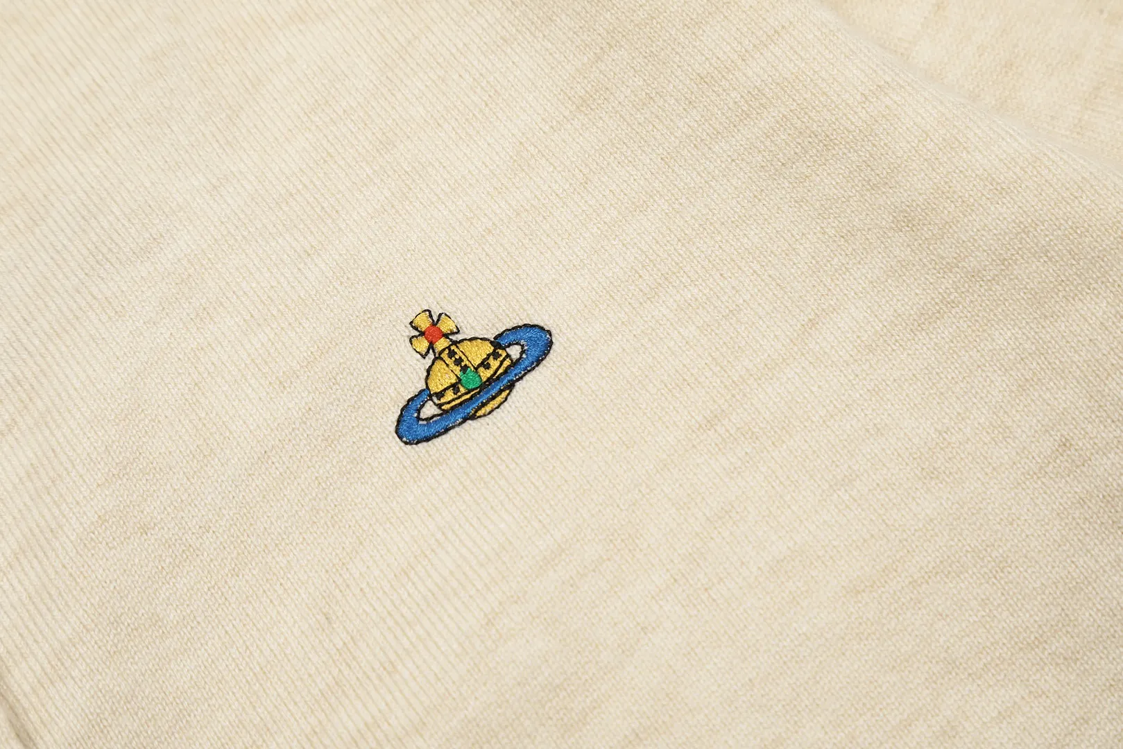 vivienne west wood Vivienne Saturn Classic Knitted Sweater Wool Cardigan 2023FW Latest Model Exclusive and Highest Quality on the Whole Network Order with Confidence - 🧩15% Merino Cotton Wool 85% Wool Blended 🧩Correct Italian 🇮🇹100% Wool Washed Wheat Logo 🧩Original Purchase True Model Opening 🧩Original Purchase Records and Comparison Charts Can Be Provided Order with Confidence 🧩Customized laser translucent buttons, the texture is clean and clear, completely restored 🧩Instant sale of all Taobao 300+ versions. Purchasing quality, full of quality, definitely not a copywriter, a real good product, the actual product is far beyond the budget. Size: S -M- L Color: black, cream apricot, coffee, gray, fluorescent green, blue